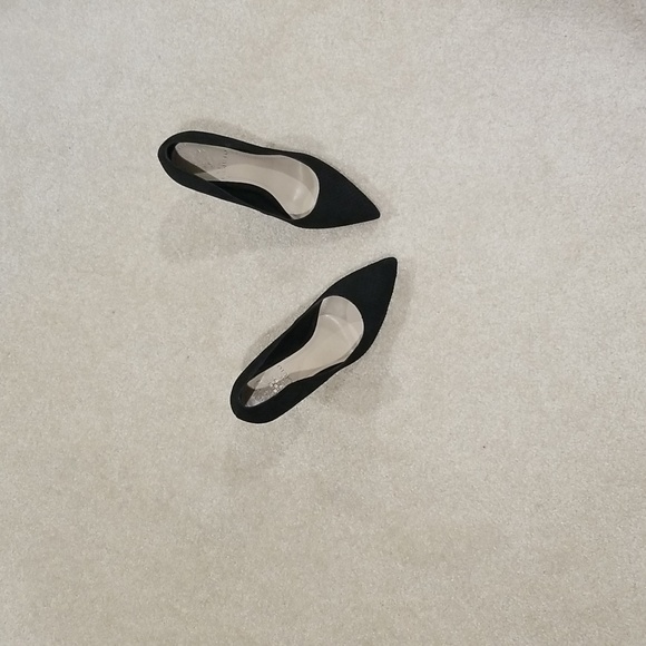 Vince Camuto black pumps - Picture 1 of 7